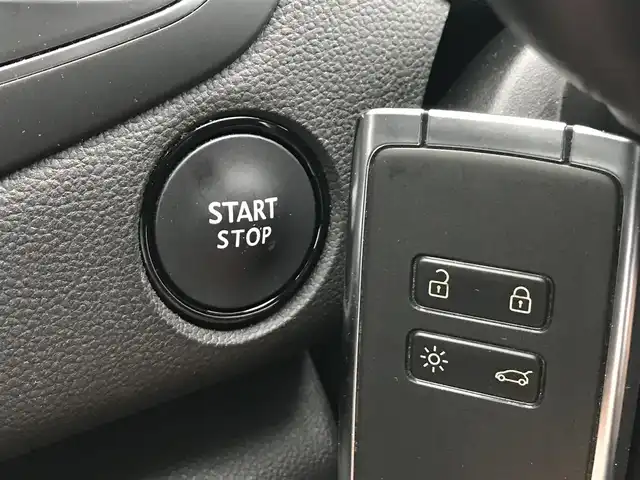 ルノー メガーヌ 1．6 富山県 2018(平30)年 3.9万km 青 ディスプレイオーディオ/Bluetooth/衝突被害軽減ブレーキ/コーナーセンサー/レーンキープアシスト/ブラインドスポットモニター/社外AWスタッドレスタイヤ車載/革巻きステアリング/プッシュスタート/スマートキー/LEDヘッドライト/オートライト/ルーフレール/パドルシフト/ETC