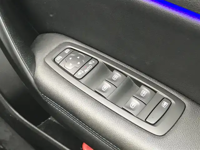 ルノー メガーヌ 1．6 富山県 2018(平30)年 3.9万km 青 ディスプレイオーディオ/Bluetooth/衝突被害軽減ブレーキ/コーナーセンサー/レーンキープアシスト/ブラインドスポットモニター/社外AWスタッドレスタイヤ車載/革巻きステアリング/プッシュスタート/スマートキー/LEDヘッドライト/オートライト/ルーフレール/パドルシフト/ETC