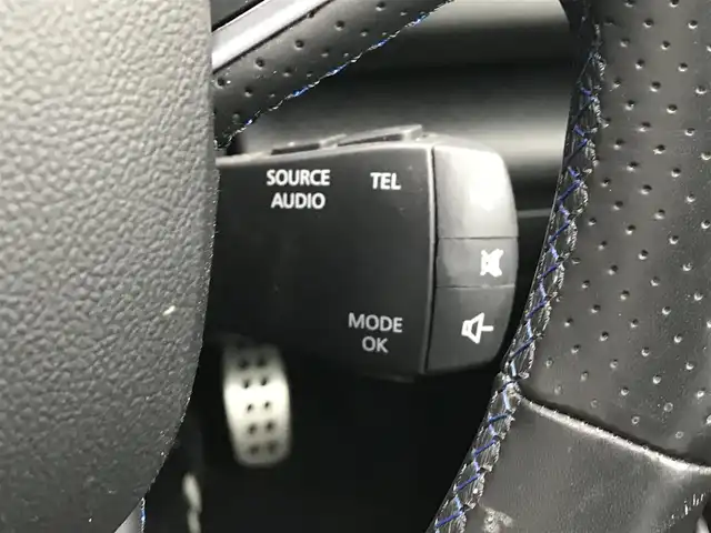 ルノー メガーヌ 1．6 富山県 2018(平30)年 3.9万km 青 ディスプレイオーディオ/Bluetooth/衝突被害軽減ブレーキ/コーナーセンサー/レーンキープアシスト/ブラインドスポットモニター/社外AWスタッドレスタイヤ車載/革巻きステアリング/プッシュスタート/スマートキー/LEDヘッドライト/オートライト/ルーフレール/パドルシフト/ETC