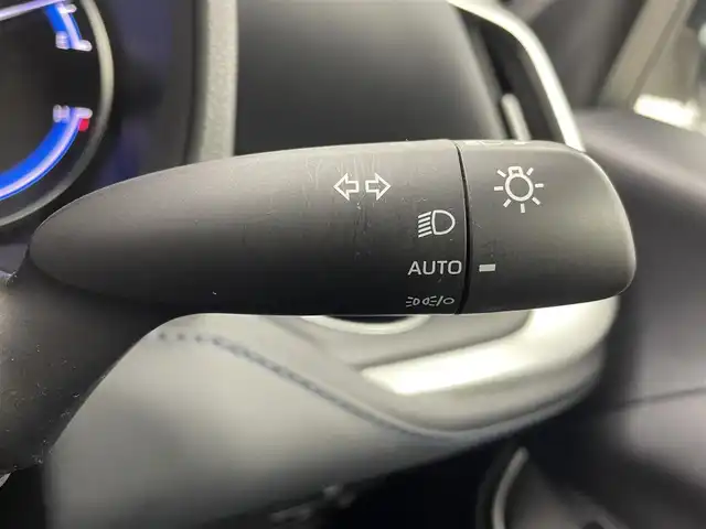 トヨタ ヴォクシー ハイブリッド S－Z 茨城県 2022(令4)年 6.6万km ホワイトパールクリスタルシャイン 純正10.5型DA/フルセグ/バックカメラ/純正14型フリップダウンモニター/衝突被害軽減ブレーキ/車線逸脱抑制装置/レーダークルーズコントロール/オートマチックハイビーム/クリアランスソナー/BSM/両側電動スライドドア/デジタルインナーミラー/ETC2.0/シートヒーター/ステアリングヒーター/純正17インチAW/3眼LEDヘッドライト/スマートキー