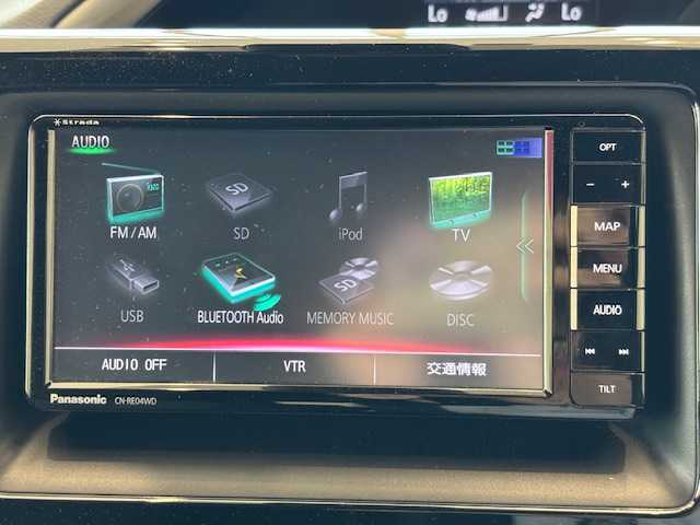 トヨタ ヴォクシー ZS 煌 埼玉県 2018(平30)年 9.1万km ホワイトパールクリスタルシャイン セーフティーセンス/フリップダウンモニター/SDナビ/　　CD/DVD/BT/フルセグ/バックカメラ/両側パワースライドドア/クルーズコントロール/LEDオートライト/純正16インチアルミホイール/ステアリングスイッチ/アイドリングストップ/USBポート/スマートキー2本/ETC/禁煙車