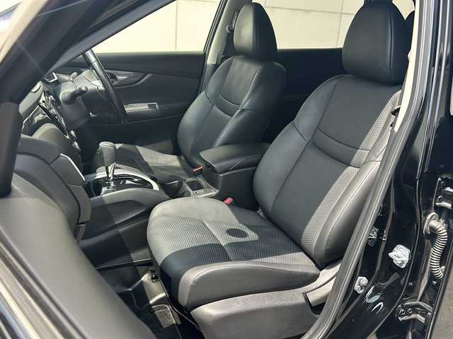 日産 エクストレイル 20Xt エマージェンシーブレーキ 埼玉県 2015(平27)年 11.2万km ダイヤモンドブラック (株)IDOMが運営する【じしゃロン熊谷店】の自社ローン専用車両になりますこちらは現金またはオートローンご利用時の価格です。自社ローンご希望の方は別途その旨お申付け下さい/純正ナビ/（フルセグTV/CD/DVD/AM/FM）/USB/AUX端子/ETC/全方位カメラ/クルーズコントロール/電動リアゲート/前席シートヒーター/ドライブレコーダー/ステアリングスイッチ/純正アルミホイール/純正フロアマット/純正ドアバイザー/スマートキー/プッシュスタート/LEDオートヘッドライト/フォグランプ/電動格納ミラー/車両・ナビ取扱説明書/保証書
