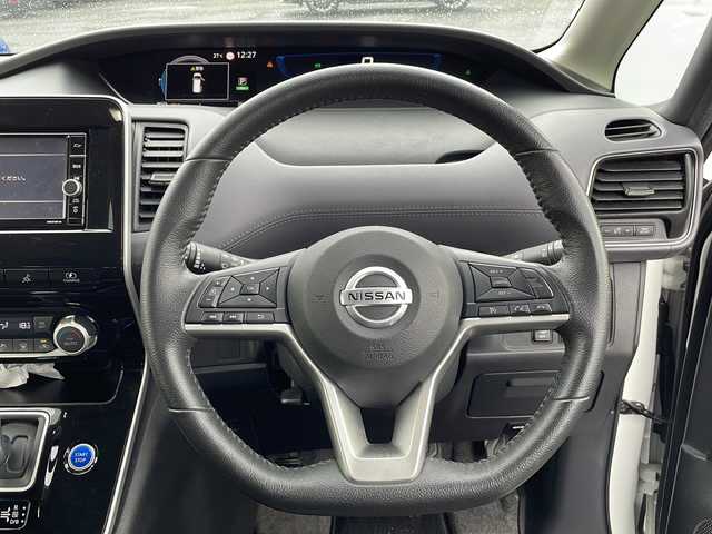 日産 セレナ e－パワー ハイウェイスター V 岩手県 2020(令2)年 2.9万km ブリリアントホワイトパール 純正メモリナビ/フルセグ/CD/DVD/　MM319D-W/アラウンドビューカメラ/両側パワースライドドア/スマートキー/LEDヘッドライト/オートライト/フォグランプ/ドライブレコーダー/クルーズコントロール/革巻きステアリング/プッシュスタート