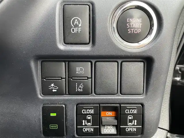 トヨタ ヴォクシー ZS 煌Ⅱ 大阪府 2016(平28)年 12.4万km ブラック 純正SDナビ(NSZT-Y66T)/BT/CD/USB/SD/TV/バックカメラ/ドライブレコーダー/両側パワースライドドア/レーンキープアシスト/純正フロアマット/純正16インチAW/LEDヘッドライト/フロントフォグ/オートハイビーム/電格ミラー/スペアキー/ETC