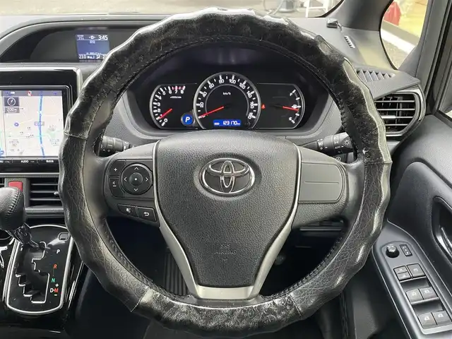 トヨタ ヴォクシー ZS 煌Ⅱ 大阪府 2016(平28)年 12.4万km ブラック 純正SDナビ(NSZT-Y66T)/BT/CD/USB/SD/TV/バックカメラ/ドライブレコーダー/両側パワースライドドア/レーンキープアシスト/純正フロアマット/純正16インチAW/LEDヘッドライト/フロントフォグ/オートハイビーム/電格ミラー/スペアキー/ETC