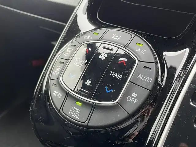 トヨタ ヴォクシー ZS 煌Ⅱ 大阪府 2016(平28)年 12.4万km ブラック 純正SDナビ(NSZT-Y66T)/BT/CD/USB/SD/TV/バックカメラ/ドライブレコーダー/両側パワースライドドア/レーンキープアシスト/純正フロアマット/純正16インチAW/LEDヘッドライト/フロントフォグ/オートハイビーム/電格ミラー/スペアキー/ETC