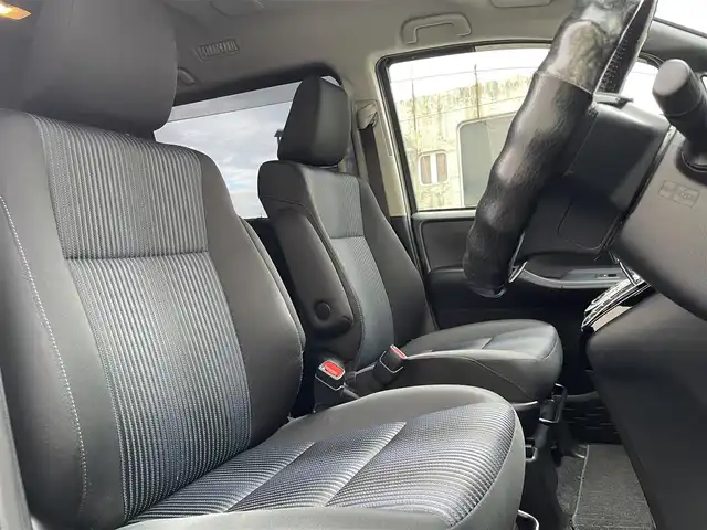 トヨタ ヴォクシー ZS 煌Ⅱ 大阪府 2016(平28)年 12.4万km ブラック 純正SDナビ(NSZT-Y66T)/BT/CD/USB/SD/TV/バックカメラ/ドライブレコーダー/両側パワースライドドア/レーンキープアシスト/純正フロアマット/純正16インチAW/LEDヘッドライト/フロントフォグ/オートハイビーム/電格ミラー/スペアキー/ETC