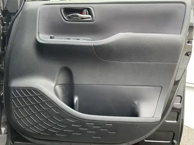 トヨタ ヴォクシー ZS 煌Ⅱ 大阪府 2016(平28)年 12.4万km ブラック 純正SDナビ(NSZT-Y66T)/BT/CD/USB/SD/TV/バックカメラ/ドライブレコーダー/両側パワースライドドア/レーンキープアシスト/純正フロアマット/純正16インチAW/LEDヘッドライト/フロントフォグ/オートハイビーム/電格ミラー/スペアキー/ETC
