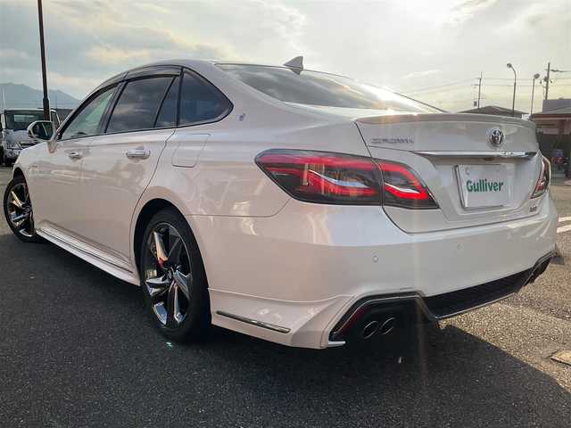 トヨタ クラウン ハイブリッド RS アドバンス 大分県 2019(平31)年 8.2万km ホワイトパールクリスタルシャイン 車検令和8年2月まで/純正18インチアルミホイール/　　（スパッタリング塗装/RS仕様専用）/3眼LEDヘッドランプ/・フォグランプ/エアロ（フロント/リヤ）/レザーパッケージ/・黒革シート/・前席ベンチレーション/前席シートヒーター/前席パワーシート/純正8インチメモリーナビゲーション/・CD/DVD/・フルセグTV/・Bluetooth/バックカメラ/純正ビルトインETC/コムテック前後ドライブレコーダー   /Toyota Safety Sense/カラーヘッドアップディスプレイ（HUD)/ブラインドスポットモニター(BSM)/取扱説明書/保証書/スペアキー/・カードキー