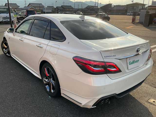 トヨタ クラウン ハイブリッド RS アドバンス 大分県 2019(平31)年 8.2万km ホワイトパールクリスタルシャイン 車検令和8年2月まで/純正18インチアルミホイール/　　（スパッタリング塗装/RS仕様専用）/3眼LEDヘッドランプ/・フォグランプ/エアロ（フロント/リヤ）/レザーパッケージ/・黒革シート/・前席ベンチレーション/前席シートヒーター/前席パワーシート/純正8インチメモリーナビゲーション/・CD/DVD/・フルセグTV/・Bluetooth/バックカメラ/純正ビルトインETC/コムテック前後ドライブレコーダー   /Toyota Safety Sense/カラーヘッドアップディスプレイ（HUD)/ブラインドスポットモニター(BSM)/取扱説明書/保証書/スペアキー/・カードキー