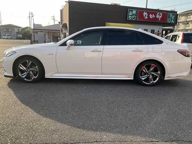 トヨタ クラウン ハイブリッド RS アドバンス 大分県 2019(平31)年 8.2万km ホワイトパールクリスタルシャイン 車検令和8年2月まで/純正18インチアルミホイール/　　（スパッタリング塗装/RS仕様専用）/3眼LEDヘッドランプ/・フォグランプ/エアロ（フロント/リヤ）/レザーパッケージ/・黒革シート/・前席ベンチレーション/前席シートヒーター/前席パワーシート/純正8インチメモリーナビゲーション/・CD/DVD/・フルセグTV/・Bluetooth/バックカメラ/純正ビルトインETC/コムテック前後ドライブレコーダー   /Toyota Safety Sense/カラーヘッドアップディスプレイ（HUD)/ブラインドスポットモニター(BSM)/取扱説明書/保証書/スペアキー/・カードキー