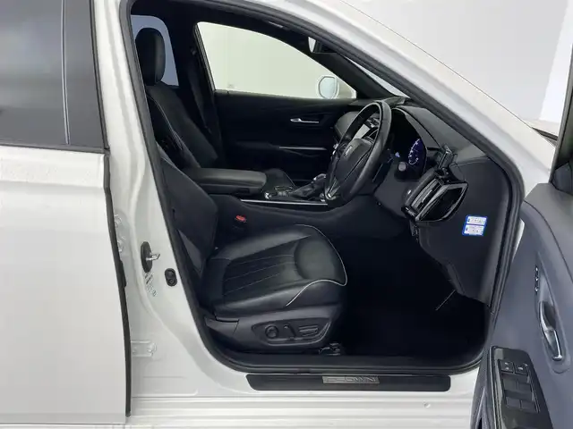 トヨタ クラウン ハイブリッド RS アドバンス 大分県 2019(平31)年 8.2万km ホワイトパールクリスタルシャイン 車検令和8年2月まで/純正18インチアルミホイール/　　（スパッタリング塗装/RS仕様専用）/3眼LEDヘッドランプ/・フォグランプ/エアロ（フロント/リヤ）/レザーパッケージ/・黒革シート/・前席ベンチレーション/前席シートヒーター/前席パワーシート/純正8インチメモリーナビゲーション/・CD/DVD/・フルセグTV/・Bluetooth/バックカメラ/純正ビルトインETC/コムテック前後ドライブレコーダー   /Toyota Safety Sense/カラーヘッドアップディスプレイ（HUD)/ブラインドスポットモニター(BSM)/取扱説明書/保証書/スペアキー/カードキー/フロアマットなし