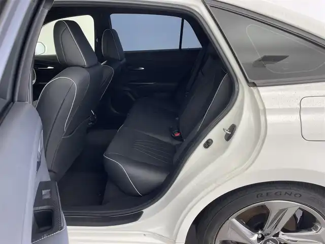 トヨタ クラウン ハイブリッド RS アドバンス 大分県 2019(平31)年 8.2万km ホワイトパールクリスタルシャイン 車検令和8年2月まで/純正18インチアルミホイール/　　（スパッタリング塗装/RS仕様専用）/3眼LEDヘッドランプ/・フォグランプ/エアロ（フロント/リヤ）/レザーパッケージ/・黒革シート/・前席ベンチレーション/前席シートヒーター/前席パワーシート/純正8インチメモリーナビゲーション/・CD/DVD/・フルセグTV/・Bluetooth/バックカメラ/純正ビルトインETC/コムテック前後ドライブレコーダー   /Toyota Safety Sense/カラーヘッドアップディスプレイ（HUD)/ブラインドスポットモニター(BSM)/取扱説明書/保証書/スペアキー/カードキー/フロアマットなし