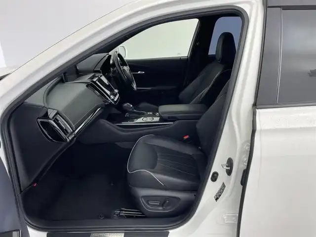 トヨタ クラウン ハイブリッド RS アドバンス 大分県 2019(平31)年 8.2万km ホワイトパールクリスタルシャイン 車検令和8年2月まで/純正18インチアルミホイール/　　（スパッタリング塗装/RS仕様専用）/3眼LEDヘッドランプ/・フォグランプ/エアロ（フロント/リヤ）/レザーパッケージ/・黒革シート/・前席ベンチレーション/前席シートヒーター/前席パワーシート/純正8インチメモリーナビゲーション/・CD/DVD/・フルセグTV/・Bluetooth/バックカメラ/純正ビルトインETC/コムテック前後ドライブレコーダー   /Toyota Safety Sense/カラーヘッドアップディスプレイ（HUD)/ブラインドスポットモニター(BSM)/取扱説明書/保証書/スペアキー/カードキー/フロアマットなし