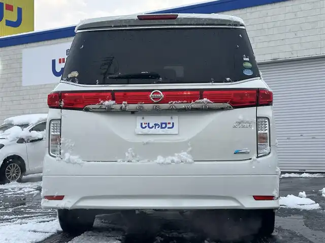 日産 エルグランド 250ハイウェイスター 道北・旭川 2013(平25)年 12.5万km ブリリアントホワイトパール (株)IDOMが運営する【じしゃロン旭川店】の自社ローン専用車両になります。こちらは現金またはオートローンご利用時の価格です。自社ローンご希望の方は別途その旨お申付け下さい/　/・社外ナビ(CD/DVD/BT/HDD/SD/フルセグ)/・バックカメラ/・ETC/・両側パワースライドドア/・フリップダウンモニター/・電動格納ウィンカーミラー/・プッシュスタート/・スマートキー2個/・フォグランプ/・オートライト/・現車装着サマータイヤ 純正AW225/55R18/・取扱説明書