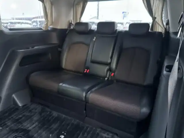 日産 エルグランド 250ハイウェイスター 道北・旭川 2013(平25)年 12.5万km ブリリアントホワイトパール (株)IDOMが運営する【じしゃロン旭川店】の自社ローン専用車両になります。こちらは現金またはオートローンご利用時の価格です。自社ローンご希望の方は別途その旨お申付け下さい/　/・社外ナビ(CD/DVD/BT/HDD/SD/フルセグ)/・バックカメラ/・ETC/・両側パワースライドドア/・フリップダウンモニター/・電動格納ウィンカーミラー/・プッシュスタート/・スマートキー2個/・フォグランプ/・オートライト/・現車装着サマータイヤ 純正AW225/55R18/・取扱説明書