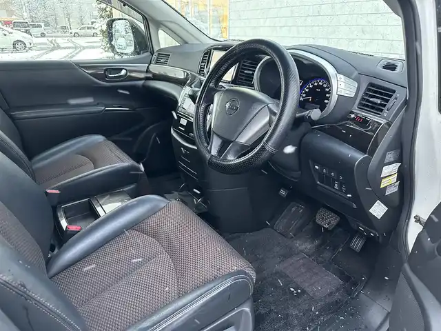 日産 エルグランド 250ハイウェイスター 道北・旭川 2013(平25)年 12.5万km ブリリアントホワイトパール (株)IDOMが運営する【じしゃロン旭川店】の自社ローン専用車両になります。こちらは現金またはオートローンご利用時の価格です。自社ローンご希望の方は別途その旨お申付け下さい/　/・社外ナビ(CD/DVD/BT/HDD/SD/フルセグ)/・バックカメラ/・ETC/・両側パワースライドドア/・フリップダウンモニター/・電動格納ウィンカーミラー/・プッシュスタート/・スマートキー2個/・フォグランプ/・オートライト/・現車装着サマータイヤ 純正AW225/55R18/・取扱説明書