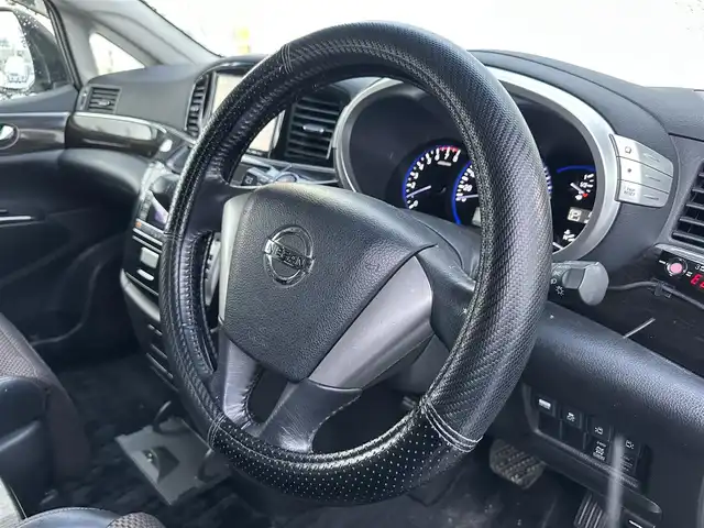 日産 エルグランド 250ハイウェイスター 道北・旭川 2013(平25)年 12.5万km ブリリアントホワイトパール (株)IDOMが運営する【じしゃロン旭川店】の自社ローン専用車両になります。こちらは現金またはオートローンご利用時の価格です。自社ローンご希望の方は別途その旨お申付け下さい/　/・社外ナビ(CD/DVD/BT/HDD/SD/フルセグ)/・バックカメラ/・ETC/・両側パワースライドドア/・フリップダウンモニター/・電動格納ウィンカーミラー/・プッシュスタート/・スマートキー2個/・フォグランプ/・オートライト/・現車装着サマータイヤ 純正AW225/55R18/・取扱説明書