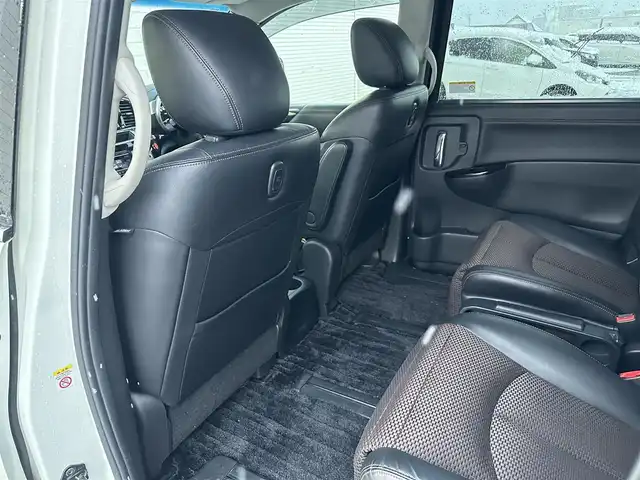 日産 エルグランド 250ハイウェイスター 道北・旭川 2013(平25)年 12.5万km ブリリアントホワイトパール (株)IDOMが運営する【じしゃロン旭川店】の自社ローン専用車両になります。こちらは現金またはオートローンご利用時の価格です。自社ローンご希望の方は別途その旨お申付け下さい/　/・社外ナビ(CD/DVD/BT/HDD/SD/フルセグ)/・バックカメラ/・ETC/・両側パワースライドドア/・フリップダウンモニター/・電動格納ウィンカーミラー/・プッシュスタート/・スマートキー2個/・フォグランプ/・オートライト/・現車装着サマータイヤ 純正AW225/55R18/・取扱説明書