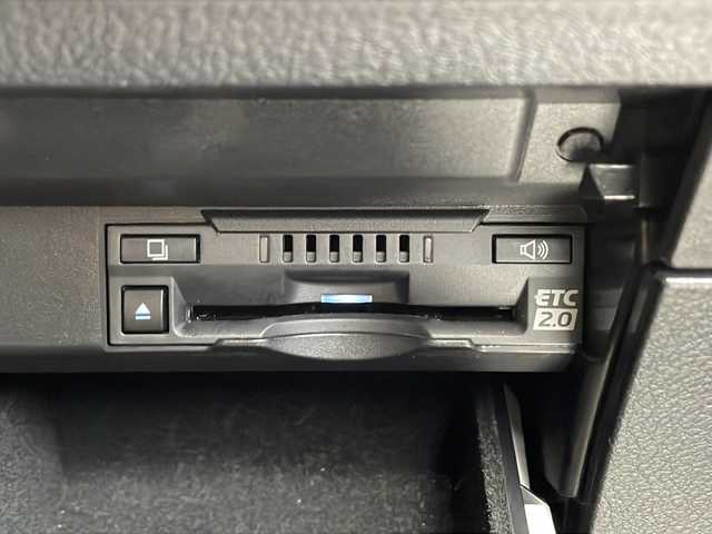 レクサス ＲＸ 450h エレガントツアラー 千葉県 2022(令4)年 3.6万km ソニックチタニウム 純正ナビ/　CD/DVD/Bluetooth/フルセグTV/　Apple car play/Android Auto/サンルーフ/レクサスセーフティシステム/レーダークルーズコントロール/レーンキープアシスト/衝突軽減ブレーキ/クリアランスソナー/ブラインドスポットモニター/ヘッドアップディスプレイ/アラウンドビューモニター/先行車発進警報/ロードサインアシスト/電動パーキング/オートホールド/オートハイビーム/レザーシート/パワーシート/シートメモリー/エアーシート（前席）/シートヒーター（全席）/ステアリングヒーター/パワーバックドア/前後ドラレコ/ビルトインETC2.0/パドルシフト/三眼LEDヘッドライト/フォグランプ/ロールサンシェード/フロアマット