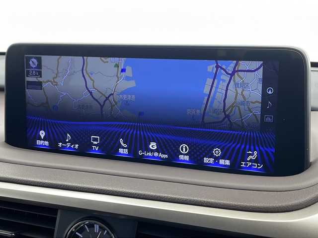 レクサス ＲＸ 450h エレガントツアラー 千葉県 2022(令4)年 3.6万km ソニックチタニウム 純正ナビ/　CD/DVD/Bluetooth/フルセグTV/　Apple car play/Android Auto/サンルーフ/レクサスセーフティシステム/レーダークルーズコントロール/レーンキープアシスト/衝突軽減ブレーキ/クリアランスソナー/ブラインドスポットモニター/ヘッドアップディスプレイ/アラウンドビューモニター/先行車発進警報/ロードサインアシスト/電動パーキング/オートホールド/オートハイビーム/レザーシート/パワーシート/シートメモリー/エアーシート（前席）/シートヒーター（全席）/ステアリングヒーター/パワーバックドア/前後ドラレコ/ビルトインETC2.0/パドルシフト/三眼LEDヘッドライト/フォグランプ/ロールサンシェード/フロアマット