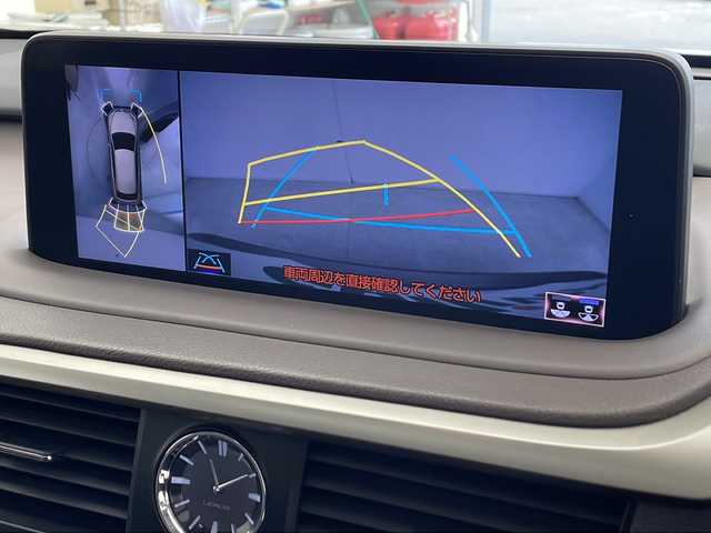 レクサス ＲＸ 450h エレガントツアラー 千葉県 2022(令4)年 3.6万km ソニックチタニウム 純正ナビ/　CD/DVD/Bluetooth/フルセグTV/　Apple car play/Android Auto/サンルーフ/レクサスセーフティシステム/レーダークルーズコントロール/レーンキープアシスト/衝突軽減ブレーキ/クリアランスソナー/ブラインドスポットモニター/ヘッドアップディスプレイ/アラウンドビューモニター/先行車発進警報/ロードサインアシスト/電動パーキング/オートホールド/オートハイビーム/レザーシート/パワーシート/シートメモリー/エアーシート（前席）/シートヒーター（全席）/ステアリングヒーター/パワーバックドア/前後ドラレコ/ビルトインETC2.0/パドルシフト/三眼LEDヘッドライト/フォグランプ/ロールサンシェード/フロアマット