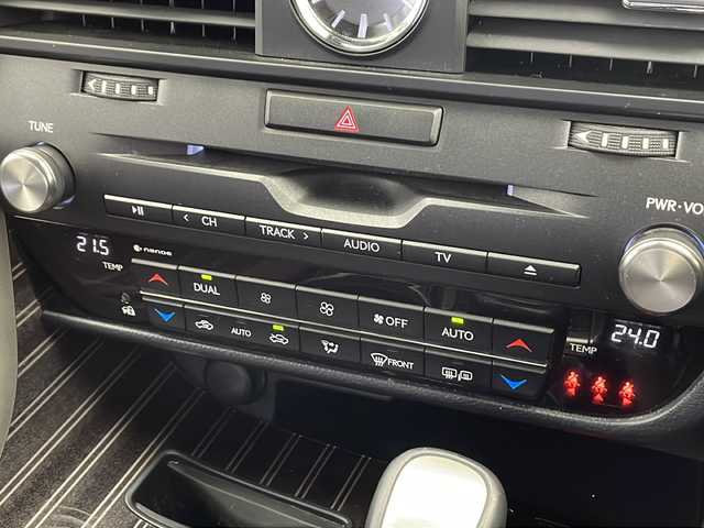 レクサス ＲＸ 450h エレガントツアラー 千葉県 2022(令4)年 3.6万km ソニックチタニウム 純正ナビ/　CD/DVD/Bluetooth/フルセグTV/　Apple car play/Android Auto/サンルーフ/レクサスセーフティシステム/レーダークルーズコントロール/レーンキープアシスト/衝突軽減ブレーキ/クリアランスソナー/ブラインドスポットモニター/ヘッドアップディスプレイ/アラウンドビューモニター/先行車発進警報/ロードサインアシスト/電動パーキング/オートホールド/オートハイビーム/レザーシート/パワーシート/シートメモリー/エアーシート（前席）/シートヒーター（全席）/ステアリングヒーター/パワーバックドア/前後ドラレコ/ビルトインETC2.0/パドルシフト/三眼LEDヘッドライト/フォグランプ/ロールサンシェード/フロアマット