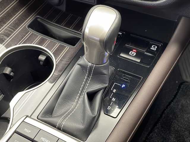 レクサス ＲＸ 450h エレガントツアラー 千葉県 2022(令4)年 3.6万km ソニックチタニウム 純正ナビ/　CD/DVD/Bluetooth/フルセグTV/　Apple car play/Android Auto/サンルーフ/レクサスセーフティシステム/レーダークルーズコントロール/レーンキープアシスト/衝突軽減ブレーキ/クリアランスソナー/ブラインドスポットモニター/ヘッドアップディスプレイ/アラウンドビューモニター/先行車発進警報/ロードサインアシスト/電動パーキング/オートホールド/オートハイビーム/レザーシート/パワーシート/シートメモリー/エアーシート（前席）/シートヒーター（全席）/ステアリングヒーター/パワーバックドア/前後ドラレコ/ビルトインETC2.0/パドルシフト/三眼LEDヘッドライト/フォグランプ/ロールサンシェード/フロアマット