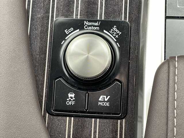 レクサス ＲＸ 450h エレガントツアラー 千葉県 2022(令4)年 3.6万km ソニックチタニウム 純正ナビ/　CD/DVD/Bluetooth/フルセグTV/　Apple car play/Android Auto/サンルーフ/レクサスセーフティシステム/レーダークルーズコントロール/レーンキープアシスト/衝突軽減ブレーキ/クリアランスソナー/ブラインドスポットモニター/ヘッドアップディスプレイ/アラウンドビューモニター/先行車発進警報/ロードサインアシスト/電動パーキング/オートホールド/オートハイビーム/レザーシート/パワーシート/シートメモリー/エアーシート（前席）/シートヒーター（全席）/ステアリングヒーター/パワーバックドア/前後ドラレコ/ビルトインETC2.0/パドルシフト/三眼LEDヘッドライト/フォグランプ/ロールサンシェード/フロアマット