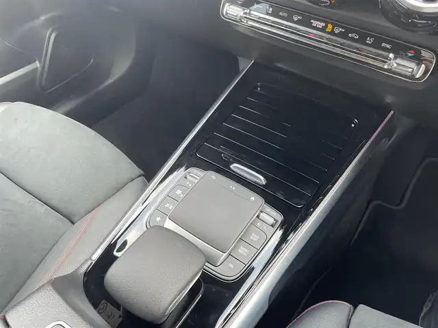 メルセデス・ベンツ ＧＬＢ２００ｄ AMGライン 東京都 2020(令2)年 1.8万km マウンテングレー ワンオーナー/純正ナビ／ＤＴＶ/ハーフレザー/シートヒーター/ＥＴＣ/ＡＣＣ/ＢＳＭ/レーンキープ/アンビエントライト/メモリー付パワーシート/パワーバックドア