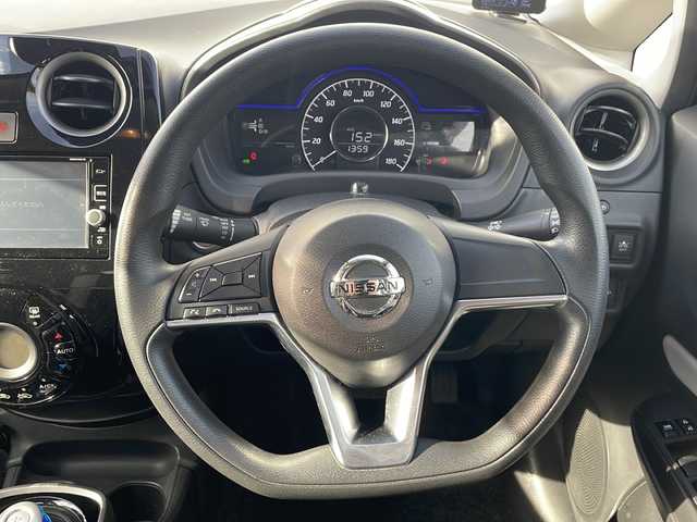 日産 ノート e－パワー X 三重県 2017(平29)年 3万km スーパーブラック 禁煙/純正ナビ/フルセグTV/全方位カメラ/アラウンドビューモニター/デジタルインナーミラー/前方ドラレコ/レーダー探知機/ETC/前後クリアランスソナー/ステアスイッチ/レーンキープアシスト/先行車発進告知/プリクラッシュ/オートライト/電動格納ウィンカーミラー