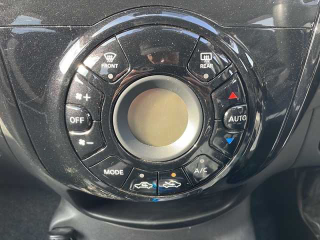 日産 ノート e－パワー X 三重県 2017(平29)年 3万km スーパーブラック 禁煙/純正ナビ/フルセグTV/全方位カメラ/アラウンドビューモニター/デジタルインナーミラー/前方ドラレコ/レーダー探知機/ETC/前後クリアランスソナー/ステアスイッチ/レーンキープアシスト/先行車発進告知/プリクラッシュ/オートライト/電動格納ウィンカーミラー