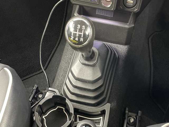 スズキ ジムニー XC 愛知県 2023(令5)年 2.4万km ブルーイッシュブラックパール3 禁煙車/パートタイム4WD（2H/4H/4L）/5速MT/純正8インチナビ/（CD/DVD/Bluetooth/フルセグ/SD/USB）/バックカメラ/スズキセーフティサポート/クルーズコントロール/レーンキープアシスト/デュアルセンサーブレーキサポート/ヒルホールドコントロール/ハイビームアシスト/ETC/レザーシート/D+N席シートヒーター/フルフラットシート/アイドリングストップ/純正16インチホイール/ドアミラーヒーター/LEDヘッドライト/フォグランプ/純正フロアマット/横滑り防止装置/純正サンバイザー/スペアキー