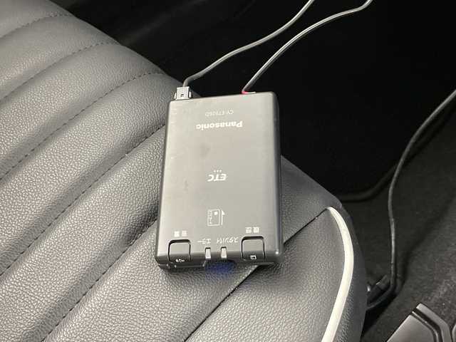 スズキ ジムニー XC 愛知県 2023(令5)年 2.4万km ブルーイッシュブラックパール3 禁煙車/パートタイム4WD（2H/4H/4L）/5速MT/純正8インチナビ/（CD/DVD/Bluetooth/フルセグ/SD/USB）/バックカメラ/スズキセーフティサポート/クルーズコントロール/レーンキープアシスト/デュアルセンサーブレーキサポート/ヒルホールドコントロール/ハイビームアシスト/ETC/レザーシート/D+N席シートヒーター/フルフラットシート/アイドリングストップ/純正16インチホイール/ドアミラーヒーター/LEDヘッドライト/フォグランプ/純正フロアマット/横滑り防止装置/純正サンバイザー/スペアキー