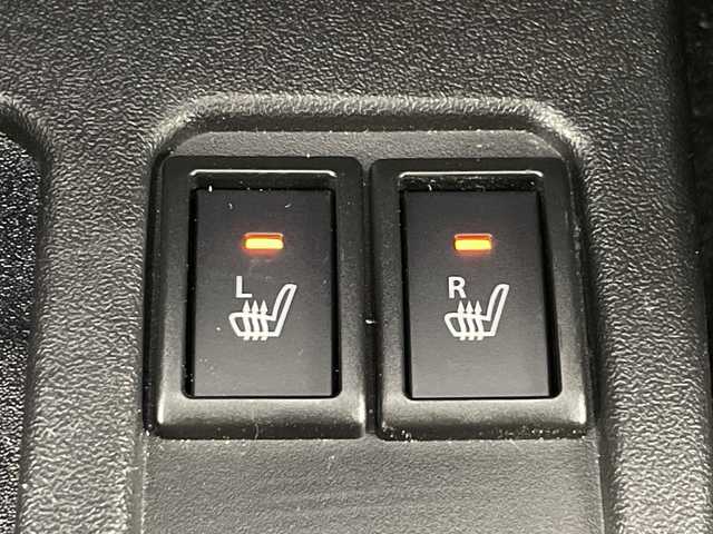 スズキ ジムニー XC 愛知県 2023(令5)年 2.4万km ブルーイッシュブラックパール3 禁煙車/パートタイム4WD（2H/4H/4L）/5速MT/純正8インチナビ/（CD/DVD/Bluetooth/フルセグ/SD/USB）/バックカメラ/スズキセーフティサポート/クルーズコントロール/レーンキープアシスト/デュアルセンサーブレーキサポート/ヒルホールドコントロール/ハイビームアシスト/ETC/レザーシート/D+N席シートヒーター/フルフラットシート/アイドリングストップ/純正16インチホイール/ドアミラーヒーター/LEDヘッドライト/フォグランプ/純正フロアマット/横滑り防止装置/純正サンバイザー/スペアキー