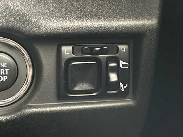 スズキ ジムニー XC 愛知県 2023(令5)年 2.4万km ブルーイッシュブラックパール3 禁煙車/パートタイム4WD（2H/4H/4L）/5速MT/純正8インチナビ/（CD/DVD/Bluetooth/フルセグ/SD/USB）/バックカメラ/スズキセーフティサポート/クルーズコントロール/レーンキープアシスト/デュアルセンサーブレーキサポート/ヒルホールドコントロール/ハイビームアシスト/ETC/レザーシート/D+N席シートヒーター/フルフラットシート/アイドリングストップ/純正16インチホイール/ドアミラーヒーター/LEDヘッドライト/フォグランプ/純正フロアマット/横滑り防止装置/純正サンバイザー/スペアキー