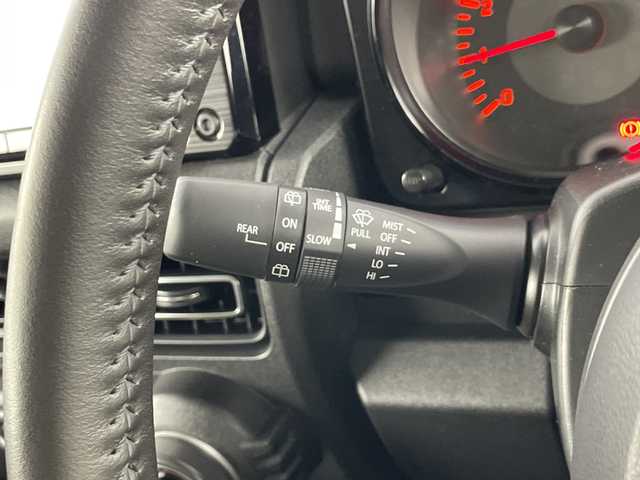 スズキ ジムニー XC 愛知県 2023(令5)年 2.4万km ブルーイッシュブラックパール3 禁煙車/パートタイム4WD（2H/4H/4L）/5速MT/純正8インチナビ/（CD/DVD/Bluetooth/フルセグ/SD/USB）/バックカメラ/スズキセーフティサポート/クルーズコントロール/レーンキープアシスト/デュアルセンサーブレーキサポート/ヒルホールドコントロール/ハイビームアシスト/ETC/レザーシート/D+N席シートヒーター/フルフラットシート/アイドリングストップ/純正16インチホイール/ドアミラーヒーター/LEDヘッドライト/フォグランプ/純正フロアマット/横滑り防止装置/純正サンバイザー/スペアキー