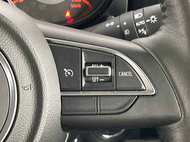 スズキ ジムニー XC 愛知県 2023(令5)年 2.4万km ブルーイッシュブラックパール3 禁煙車/パートタイム4WD（2H/4H/4L）/5速MT/純正8インチナビ/（CD/DVD/Bluetooth/フルセグ/SD/USB）/バックカメラ/スズキセーフティサポート/クルーズコントロール/レーンキープアシスト/デュアルセンサーブレーキサポート/ヒルホールドコントロール/ハイビームアシスト/ETC/レザーシート/D+N席シートヒーター/フルフラットシート/アイドリングストップ/純正16インチホイール/ドアミラーヒーター/LEDヘッドライト/フォグランプ/純正フロアマット/横滑り防止装置/純正サンバイザー/スペアキー