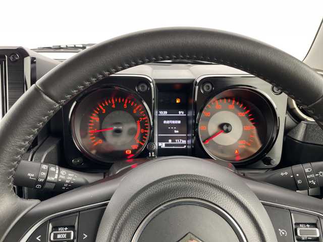 スズキ ジムニー XC 愛知県 2023(令5)年 2.4万km ブルーイッシュブラックパール3 禁煙車/パートタイム4WD（2H/4H/4L）/5速MT/純正8インチナビ/（CD/DVD/Bluetooth/フルセグ/SD/USB）/バックカメラ/スズキセーフティサポート/クルーズコントロール/レーンキープアシスト/デュアルセンサーブレーキサポート/ヒルホールドコントロール/ハイビームアシスト/ETC/レザーシート/D+N席シートヒーター/フルフラットシート/アイドリングストップ/純正16インチホイール/ドアミラーヒーター/LEDヘッドライト/フォグランプ/純正フロアマット/横滑り防止装置/純正サンバイザー/スペアキー