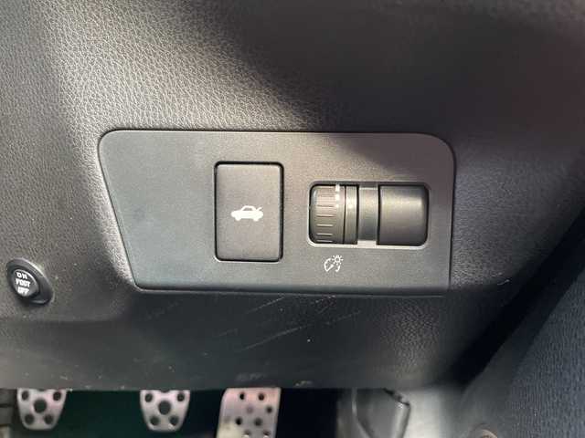 トヨタ ８６ GT 神奈川県 2012(平24)年 5万km サテンホワイトパール ６速ＭＴ　/ＴＲＤエアロ　/ＴＲＤマフラー　/純正ナビＴＶ/（BluRay/DVD/Blutooth/フルセグ）/社外USBポート