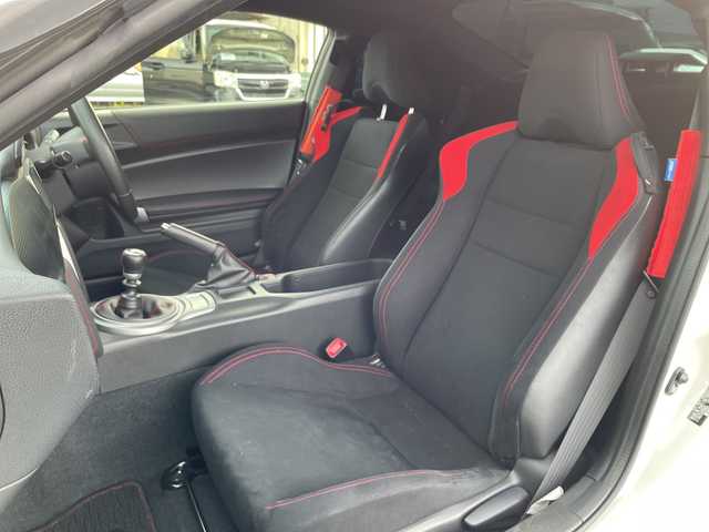 トヨタ ８６ GT 神奈川県 2012(平24)年 5万km サテンホワイトパール ６速ＭＴ　/ＴＲＤエアロ　/ＴＲＤマフラー　/純正ナビＴＶ/（BluRay/DVD/Blutooth/フルセグ）/社外USBポート