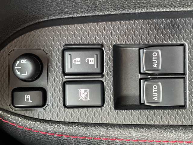 トヨタ ８６ GT 神奈川県 2012(平24)年 5万km サテンホワイトパール ６速ＭＴ　/ＴＲＤエアロ　/ＴＲＤマフラー　/純正ナビＴＶ/（BluRay/DVD/Blutooth/フルセグ）/社外USBポート