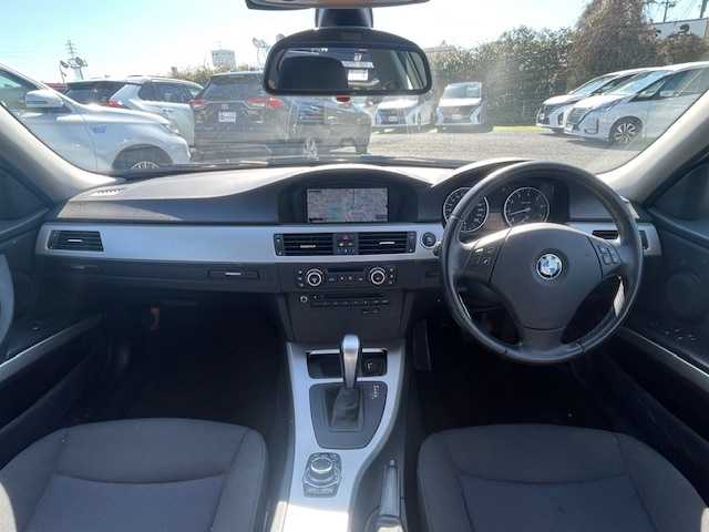 ＢＭＷ ３２０ｉ 埼玉県 2011(平23)年 5.4万km 黒 純正メーカーナビ/　　CD/VUX/USBポート/パワーシート/HIDヘッドライト/スマートキー