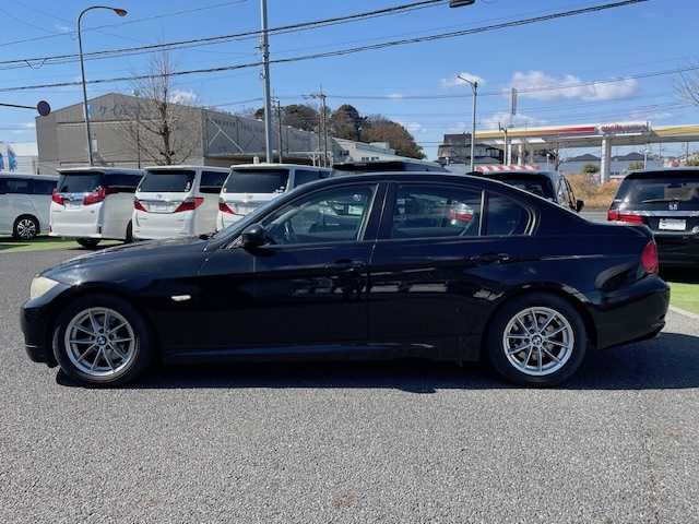 ＢＭＷ ３２０ｉ 埼玉県 2011(平23)年 5.4万km 黒 純正メーカーナビ/　　CD/VUX/USBポート/パワーシート/HIDヘッドライト/スマートキー