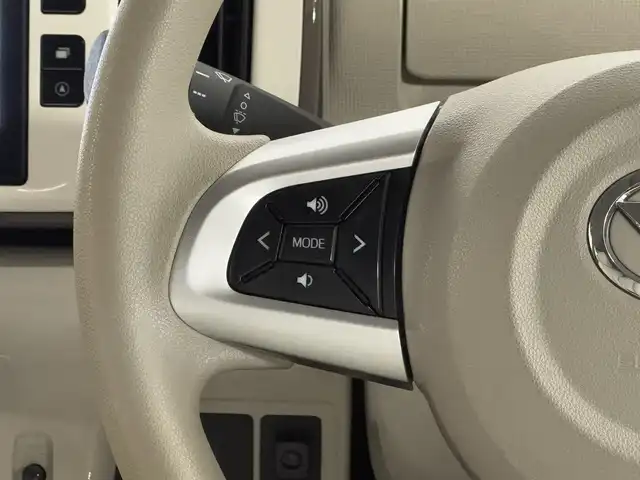 ダイハツ ムーヴ キャンバス G メイクアップ リミテッド　SAⅢ 三重県 2020(令2)年 2.4万km パールホワイトⅢ/ナチュラルベージュマイカメタリック 2トーン ガソリン/FF/インパネCVT/純正 8インチナビ NSZN-X70D/（TV/CD/DVD/iPod/MEMORY MUSIC/SD/Bluetooth/FM/AM/USB/HDMI/ドラレコ）/パノラマモニター/両側パワースライドドア（ワンタッチオープン機能・予約ロック機能付）/ドライブレコーダー 前後（ナビ連動）/ETC/衝突回避支援システム スマートアシスト3/・衝突警報機能（対車両・対歩行者）/・衝突回避支援ブレーキ機能（対車両・対歩行者）/・誤発進抑制制御機能（前方・後方）/・車線逸脱警報機能/・オートハイビーム機能/装備/・【DOP】ダイハツ純正 本革風シートカバー/・オートエアコン/・オートライト/・LEDヘッドランプ（AFS・オートレベリング機能・LEDクリアランスランプ付）/・LEDフロントフォグランプ/・ステアリングスイッチ/・プッシュスタート/・助手席大型シートアンダートレイ/・純正ホイールキャップ＋14インチスチールホイール/・取/ナビ取/・スマートキーx2