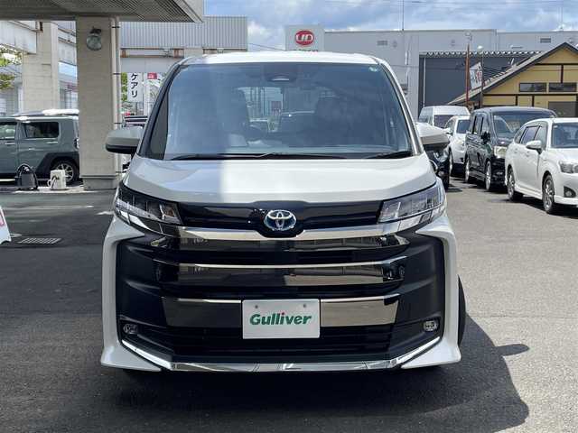 トヨタ ノア ハイブリッド S－Z 宮城県 2023(令5)年 0.5万km ホワイトパールクリスタルシャイン 純正10.5型ディスプレイオーディオ/AM FM CD DVD HDMI Bluetooth フルセグ /バックカメラ/両側パワースライドドア/前席シートヒーター/プリクラッシュセーフティ/クリアランスソナー/レーダークルーズコントロール/ハーフレザーシート/ステアリングリモコン/オートホールド/純正フロアマット/ビルトインETC2.0/AC100V/LEDヘッドライト/オートライト/オートマチックハイビーム/純正17インチアルミホイル/ドアバイザー