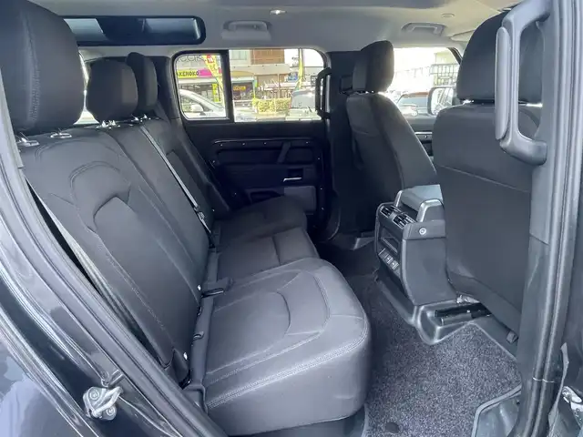 ランドローバー ランドローバー ディフェンダー 110S 大阪府 2023(令5)年 1.5万km グレー ワンオーナー/保証書/取扱説明書/純正ナビ/サラウンドビューカメラ/エアサスペンション/エマージェンシーブレーキ/エマージェンシーレーンキープ/アダプティブクルーズコントロール/自動ブレーキホールド/車速感応式ロッキング/オートハイビームアシスト/レインセンサー付ワイパー/リアトラフィックモニター/オートマチックパーキングエイド/ロートラクションローンチ/ウィンドウグローバルオープン/ウィンドウグローバルクローズ/フルタイム4WD/水中走行検知/バレットモード/ドライブレコーダー/ETC2.0