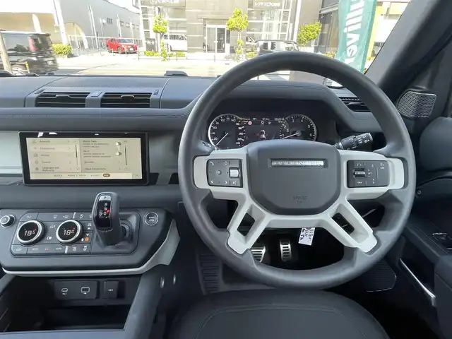 ランドローバー ランドローバー ディフェンダー 110S 大阪府 2023(令5)年 1.5万km グレー ワンオーナー/保証書/取扱説明書/純正ナビ/サラウンドビューカメラ/エアサスペンション/エマージェンシーブレーキ/エマージェンシーレーンキープ/アダプティブクルーズコントロール/自動ブレーキホールド/車速感応式ロッキング/オートハイビームアシスト/レインセンサー付ワイパー/リアトラフィックモニター/オートマチックパーキングエイド/ロートラクションローンチ/ウィンドウグローバルオープン/ウィンドウグローバルクローズ/フルタイム4WD/水中走行検知/バレットモード/ドライブレコーダー/ETC2.0