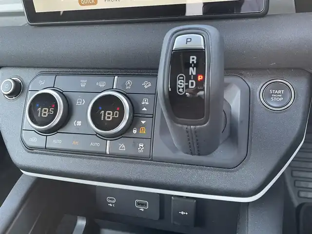 ランドローバー ランドローバー ディフェンダー 110S 大阪府 2023(令5)年 1.5万km グレー ワンオーナー/保証書/取扱説明書/純正ナビ/サラウンドビューカメラ/エアサスペンション/エマージェンシーブレーキ/エマージェンシーレーンキープ/アダプティブクルーズコントロール/自動ブレーキホールド/車速感応式ロッキング/オートハイビームアシスト/レインセンサー付ワイパー/リアトラフィックモニター/オートマチックパーキングエイド/ロートラクションローンチ/ウィンドウグローバルオープン/ウィンドウグローバルクローズ/フルタイム4WD/水中走行検知/バレットモード/ドライブレコーダー/ETC2.0