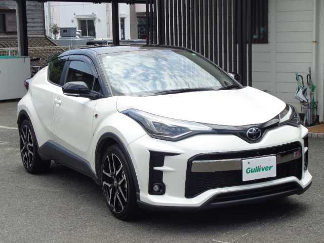 トヨタ Ｃ－ＨＲ S GRスポーツ 鹿児島県 2020(令2)年 2.4万km ブラック/ホワイトパールクリスタルシャイン 2トーン ワンオーナー/GRエアロ、19AW/専用ハーフレザーコンビシート/ディスプレイオーディオ/パノラミックビューカメラ/フルセグ、ブルートゥース/MiraCast、USB/前後ドライブレコーダーZDR025/前席快適温熱シート/LEDヘッドライト、フォグライト/ブラインドスポットモニター/レーダークルーズコントロール/レーンキープシステム/プリクラッシュセーフティ/GRフロアマット/ビルトインETC/WSRS+サイドエアバッグ/人気色2NAブラック/ホワイトパール/プッシュスタート/スマートキー2個あり/取説、マルチメディア取説あり/保証書あり